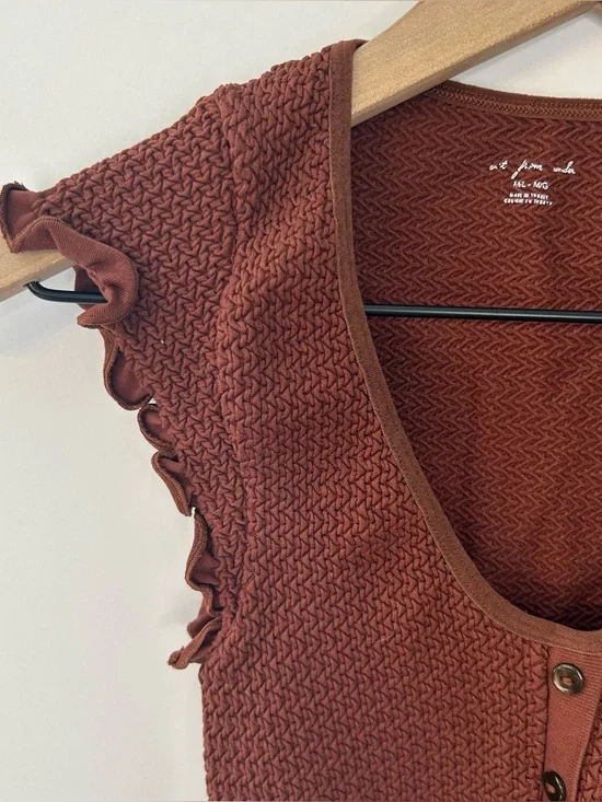 Out From Under for Urban Outfitters Women’s Ida Seamless Top in Chocolate, M/L - Picture 5 of 8